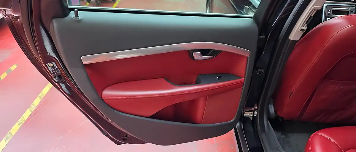 Used 2011 Volvo V70 Se Polestar Edition Red Leather Black - Interior and Exterior details 14