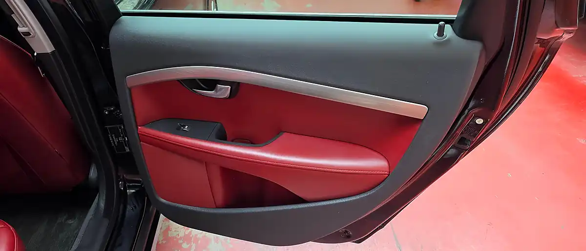 Used 2011 Volvo V70 Se Polestar Edition Red Leather Black - Interior and Exterior details 15