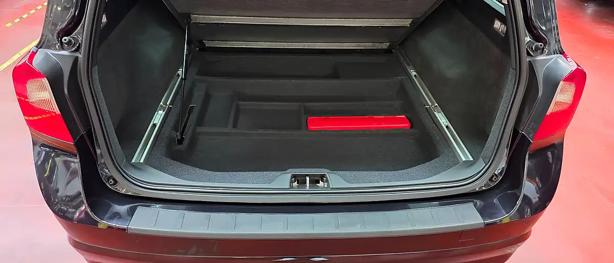 Used 2011 Volvo V70 Se Polestar Edition Red Leather Black - Interior and Exterior details 17