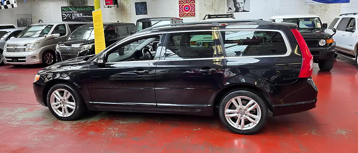 Used 2011 Volvo V70 Se Polestar Edition Red Leather Black - Interior and Exterior details 18
