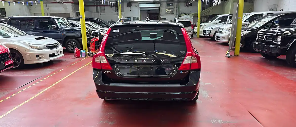 Used 2011 Volvo V70 Se Polestar Edition Red Leather Black - Interior and Exterior details 19