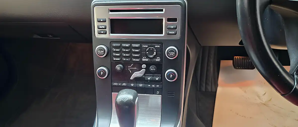 Used 2011 Volvo V70 Se Polestar Edition Red Leather Black - Interior and Exterior details 9