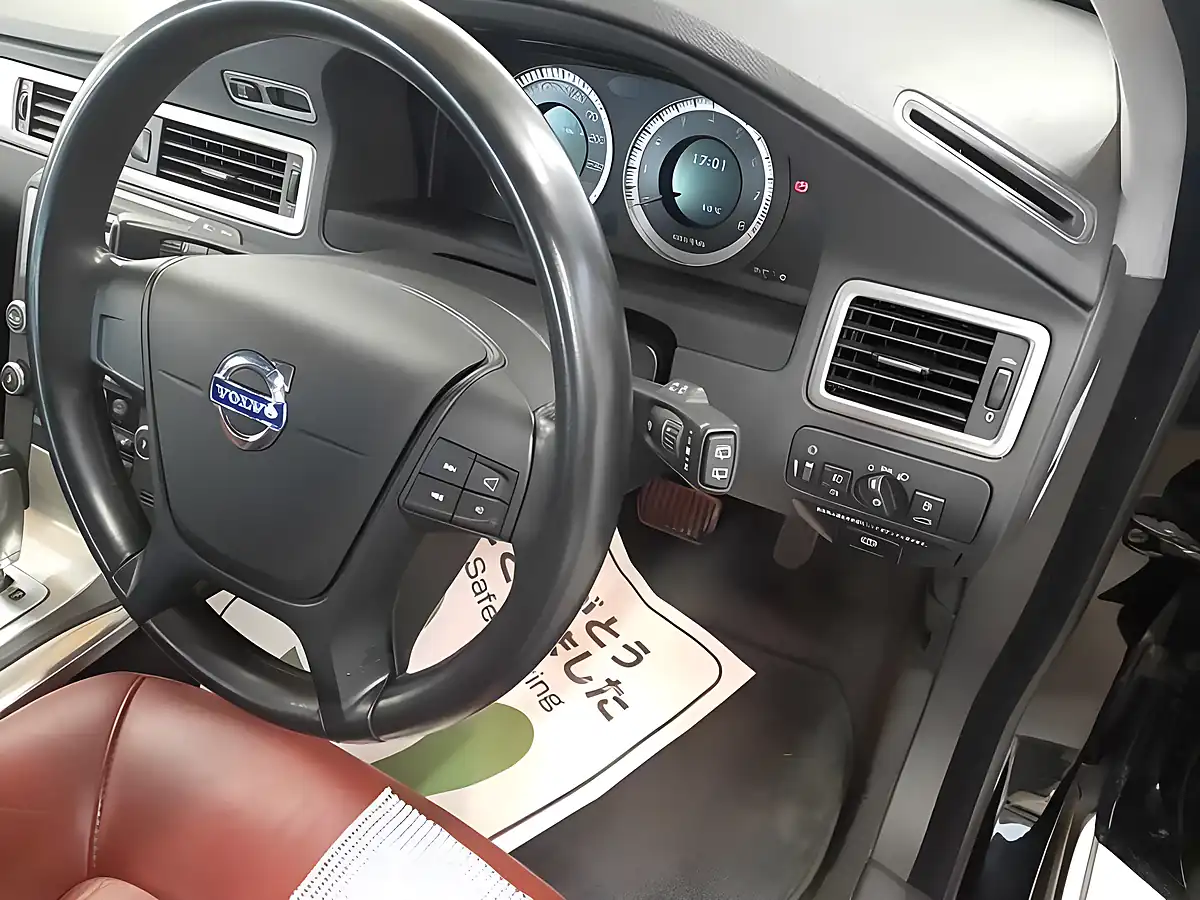 Used 2011 Volvo V70 Se Polestar Edition Tan Leather Black - Interior and Exterior details 3