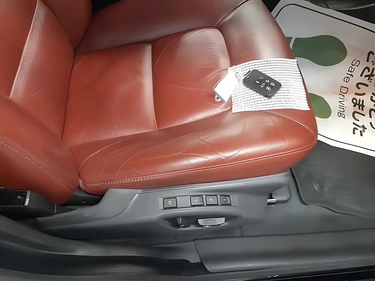 Used 2011 Volvo V70 Se Polestar Edition Tan Leather Black - Interior and Exterior details 4