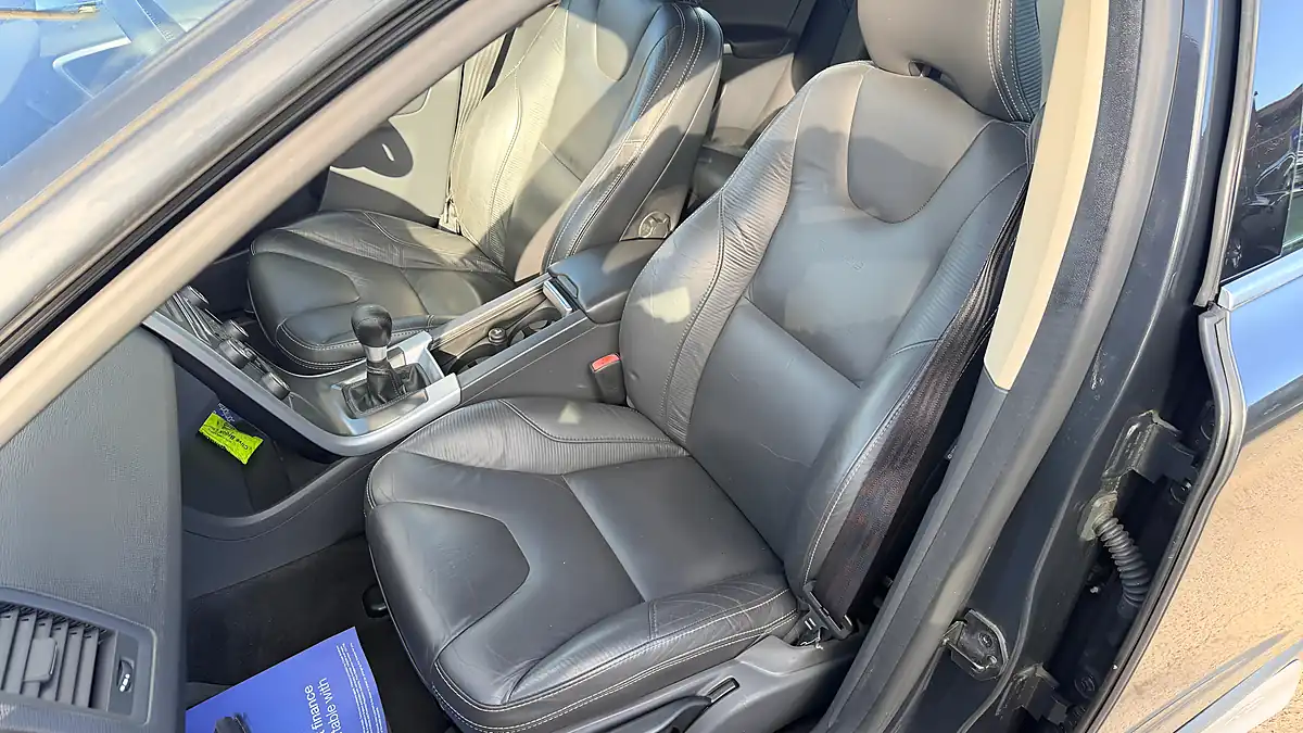 Used 2011 Volvo XC60 R-Design Grey - Interior and Exterior details 12