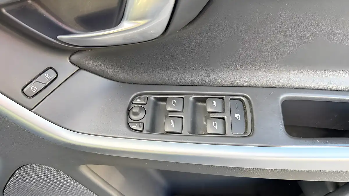 Used 2011 Volvo XC60 R-Design Grey - Interior and Exterior details 15