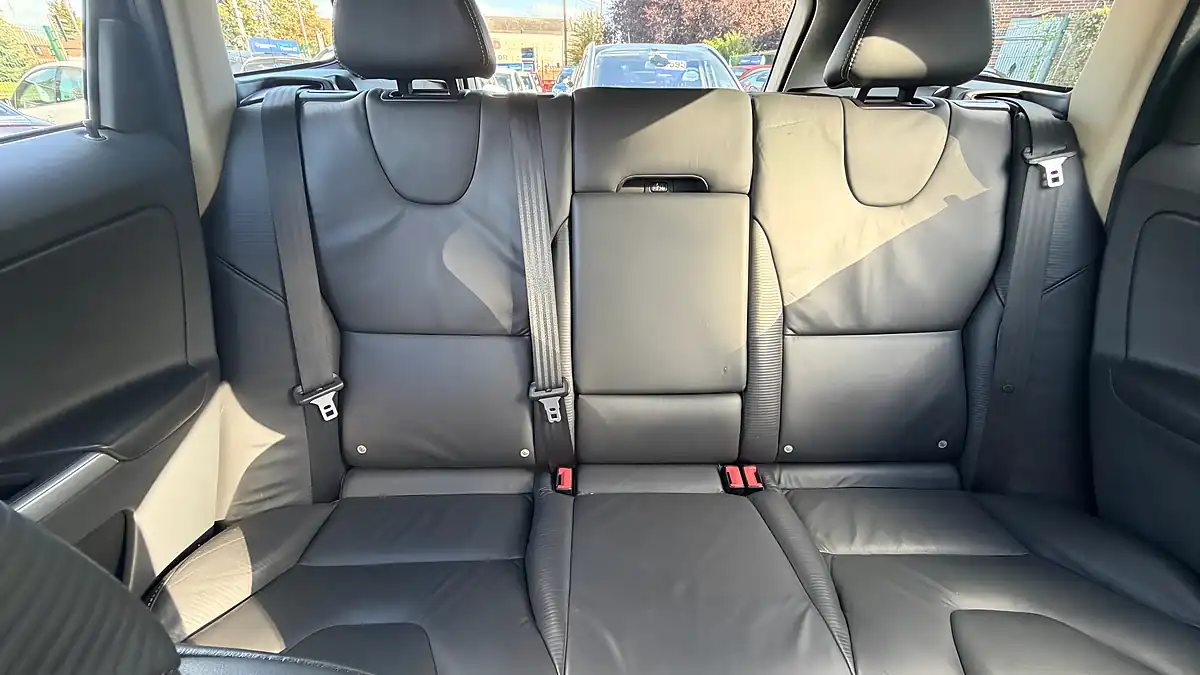 Used 2011 Volvo XC60 R-Design Grey - Interior and Exterior details 16
