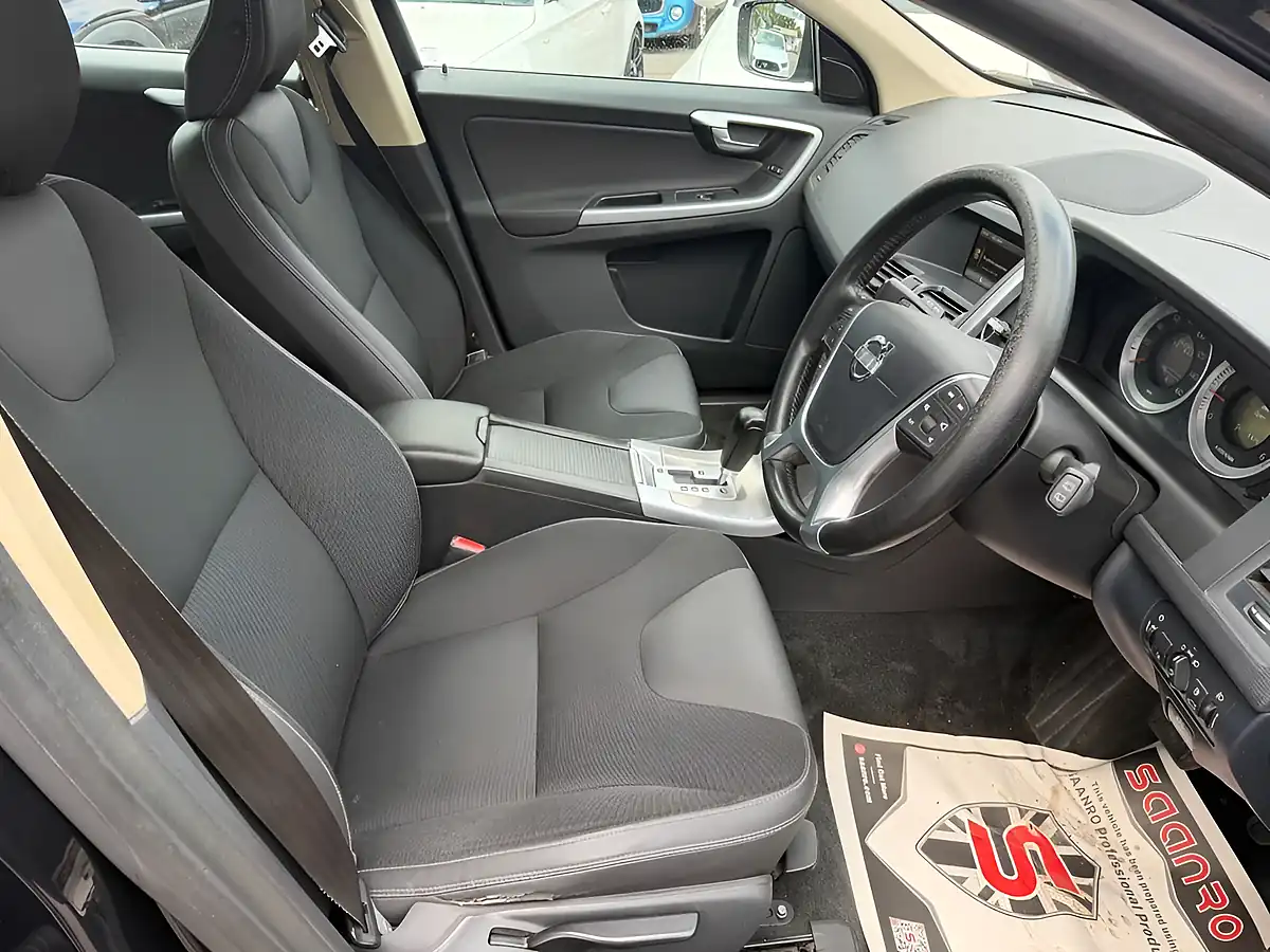 Used 2011 Volvo XC60 Se Black - Interior and Exterior details 10