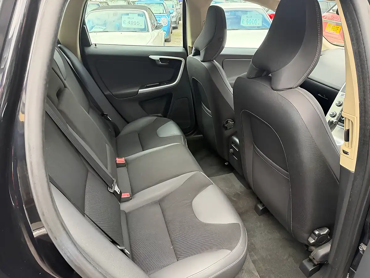Used 2011 Volvo XC60 Se Black - Interior and Exterior details 11