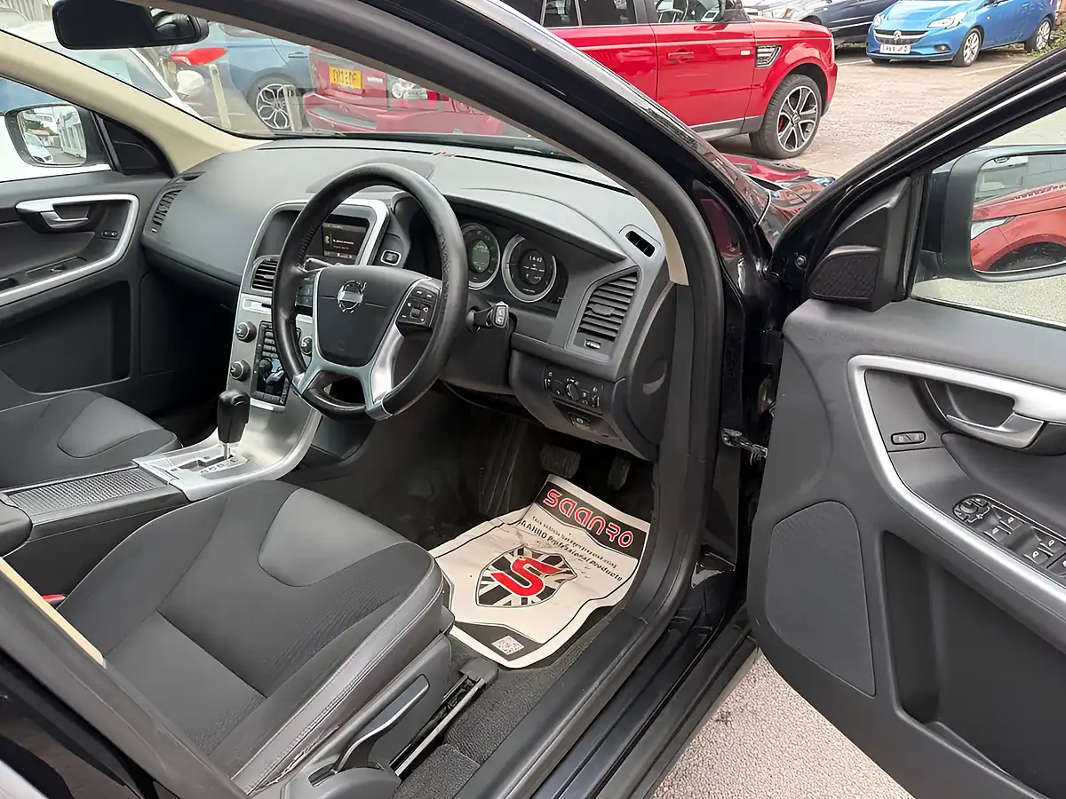 Used 2011 Volvo XC60 Se Black - Interior and Exterior details 18