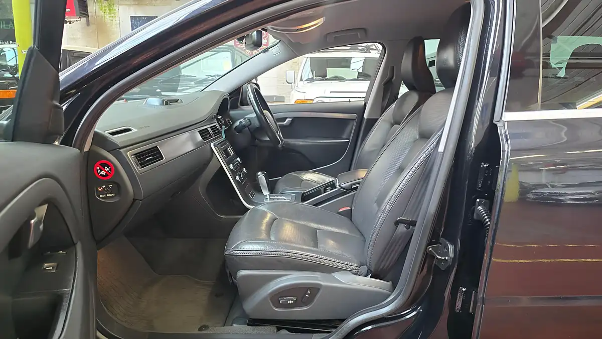 Used 2011 Volvo XC70 Se Black - Interior and Exterior details 11