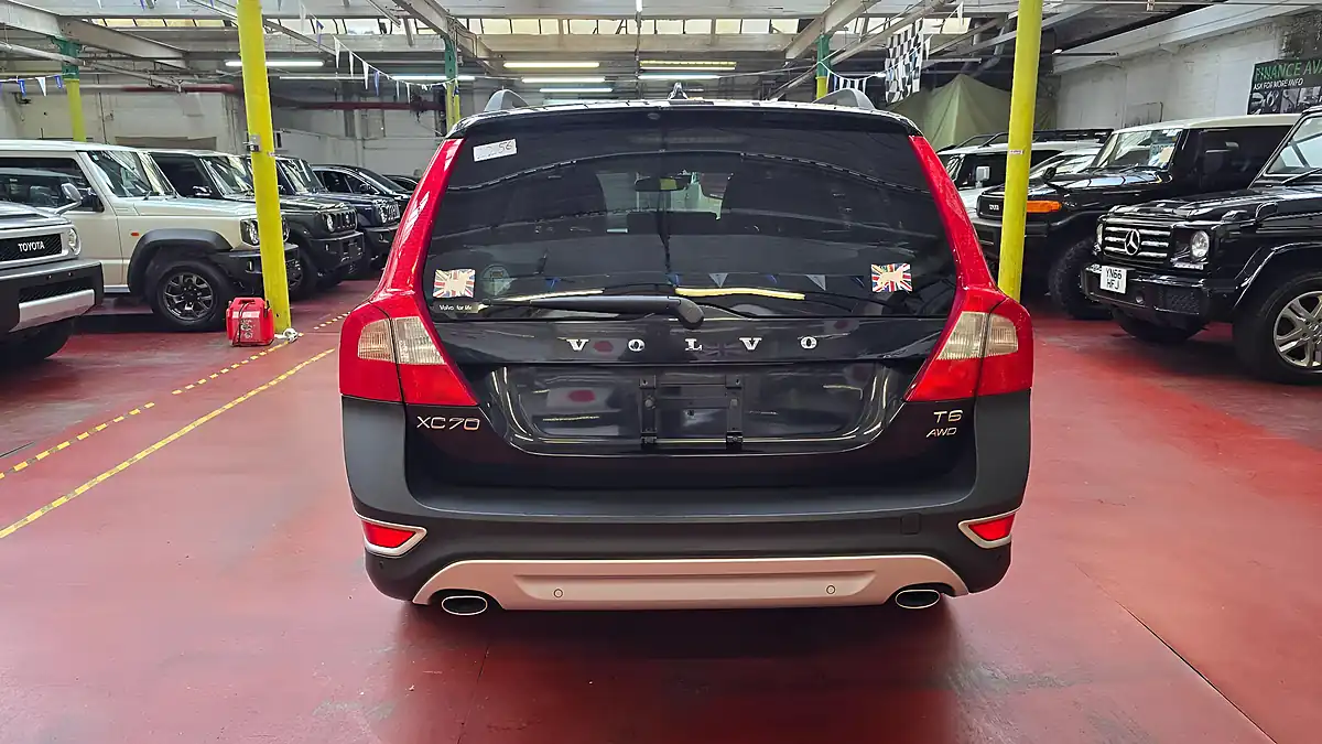 Used 2011 Volvo XC70 Se Black - Interior and Exterior details 18