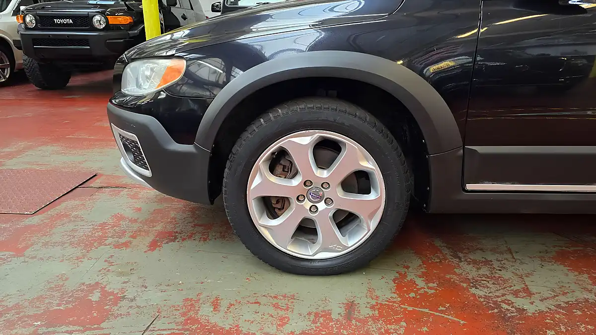 Used 2011 Volvo XC70 Se Black - Interior and Exterior details 20
