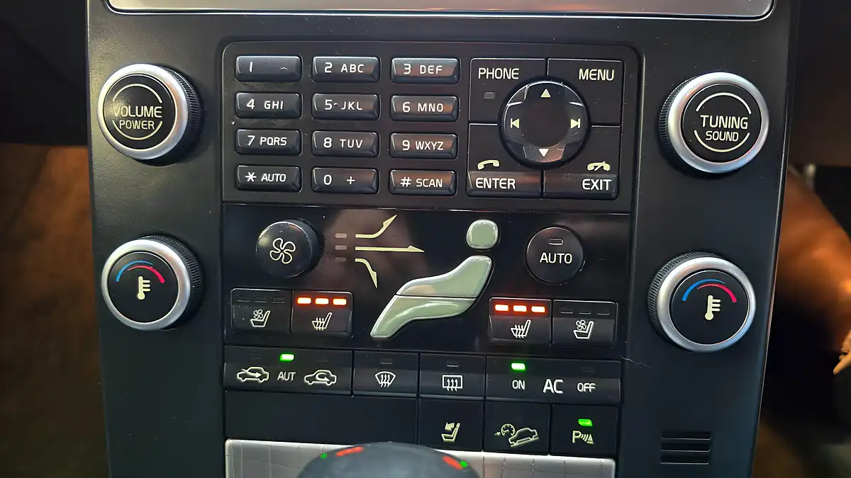 Used 2011 Volvo XC70 Se Black - Interior and Exterior details 8