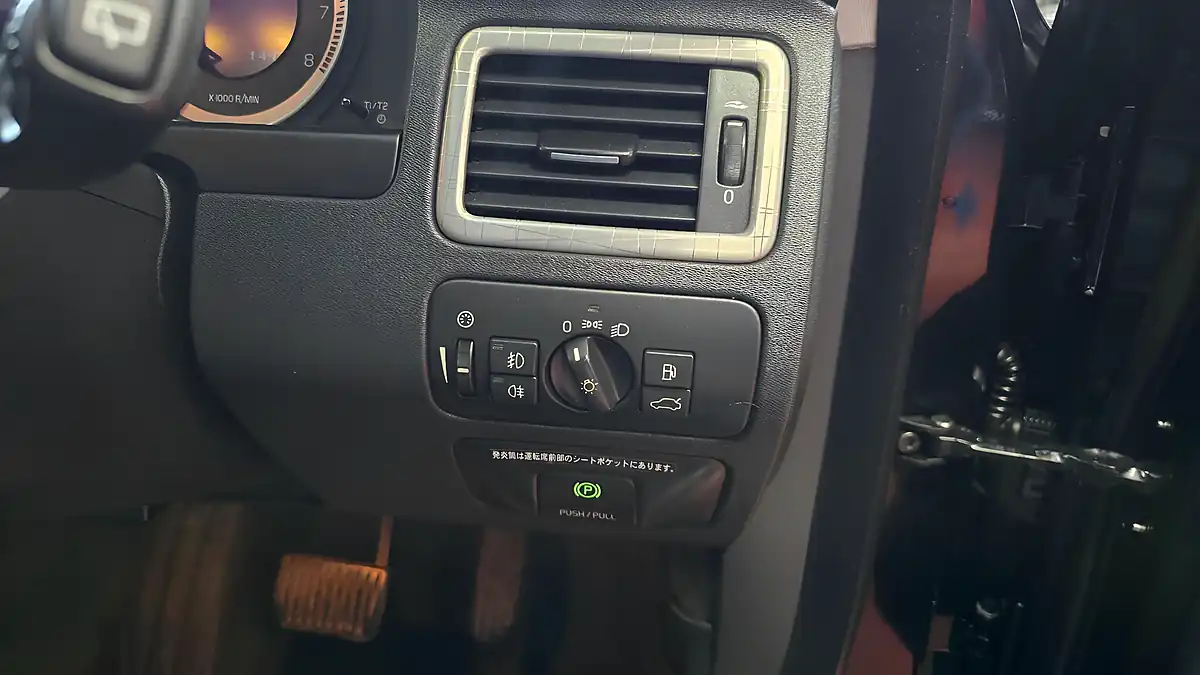 Used 2011 Volvo XC70 Se Black - Interior and Exterior details 9