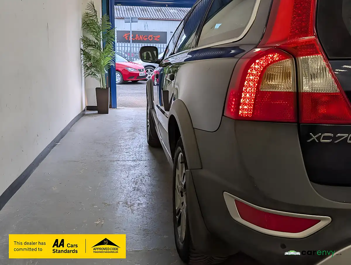 Used 2011 Volvo XC70 Se Caspian Blue - Interior and Exterior details 9