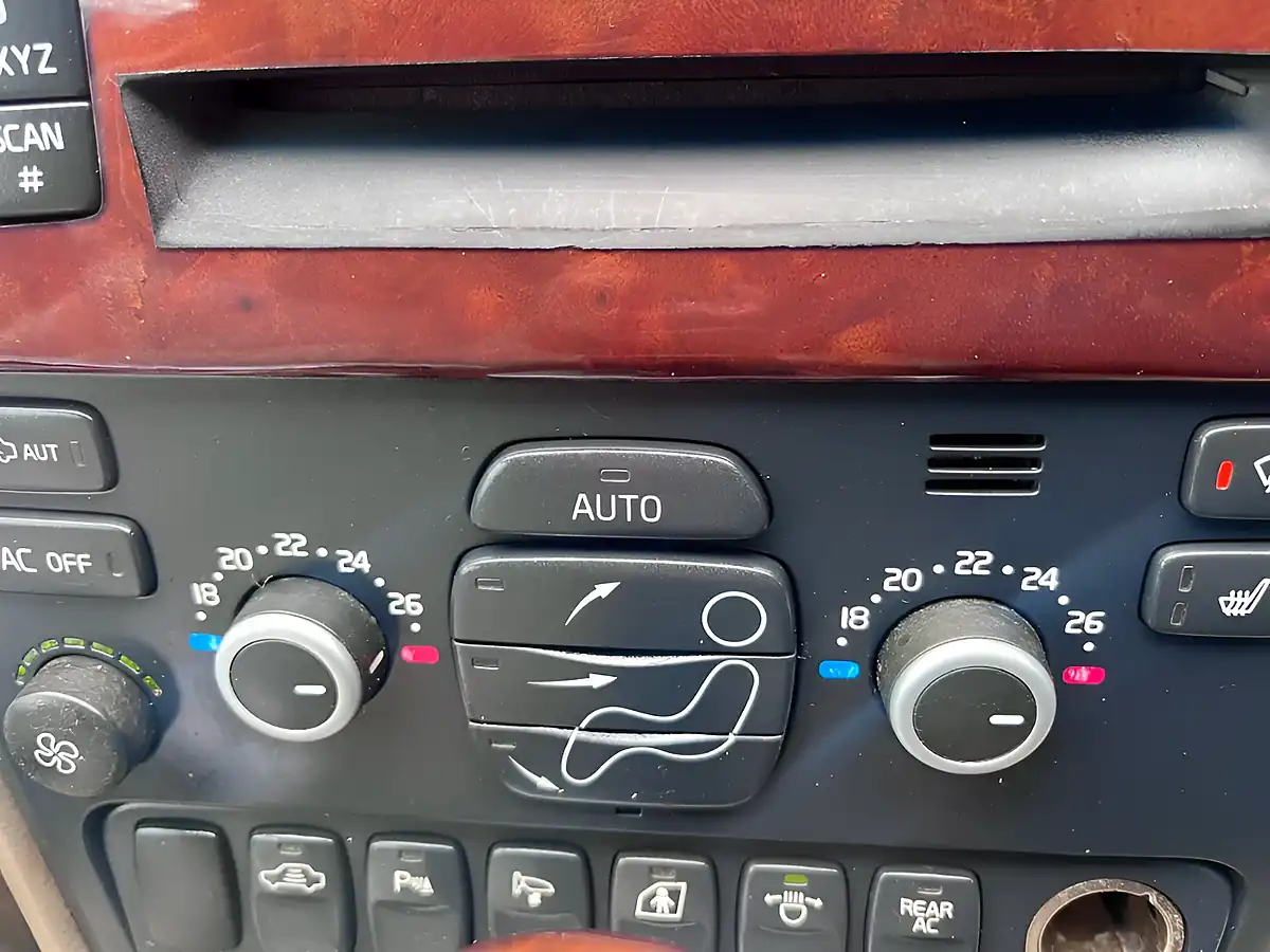Used 2011 Volvo XC90 Executive Black - Interior and Exterior details 17