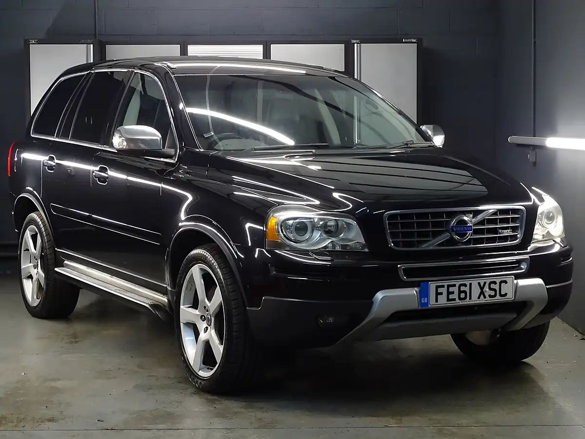 Used 2011 Volvo XC90 R-Design Black - Front View