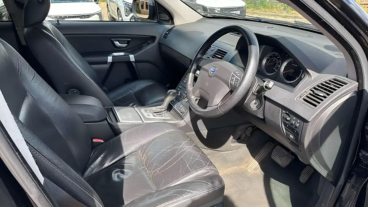Used 2011 Volvo XC90 Se Geartronic AWD Black - Interior and Exterior details 13