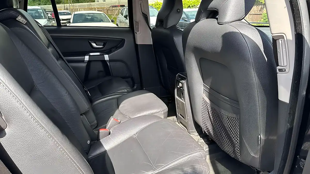 Used 2011 Volvo XC90 Se Geartronic AWD Black - Interior and Exterior details 14