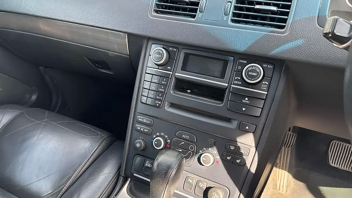 Used 2011 Volvo XC90 Se Geartronic AWD Black - Interior and Exterior details 15