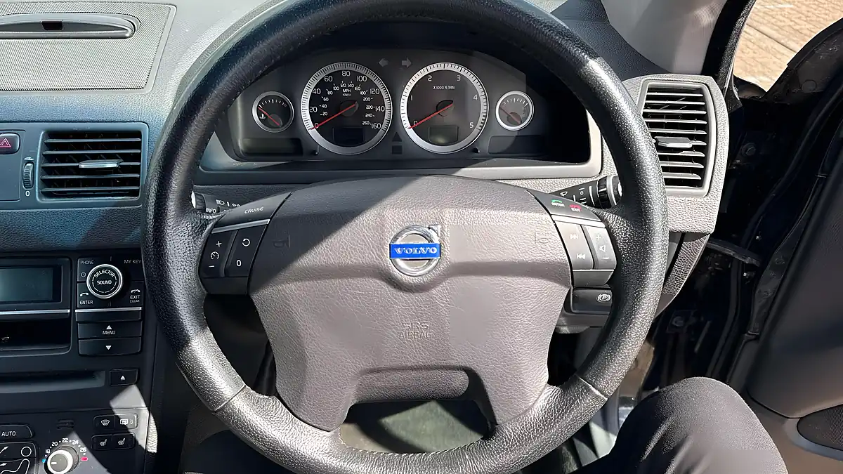 Used 2011 Volvo XC90 Se Geartronic AWD Black - Interior and Exterior details 16