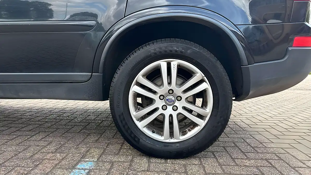 Used 2011 Volvo XC90 Se Geartronic AWD Black - Interior and Exterior details 9