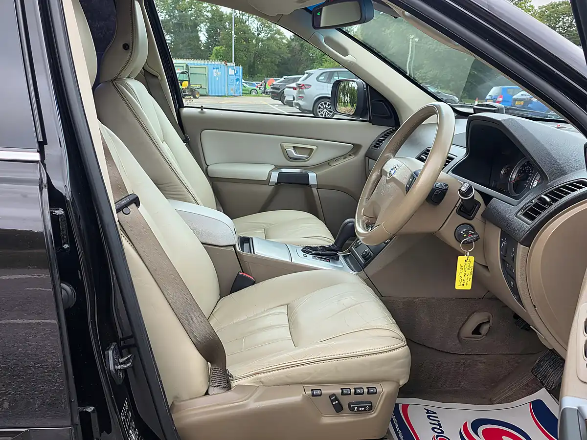 Used 2011 Volvo XC90 Se Lux AWD Black - Interior and Exterior details 13