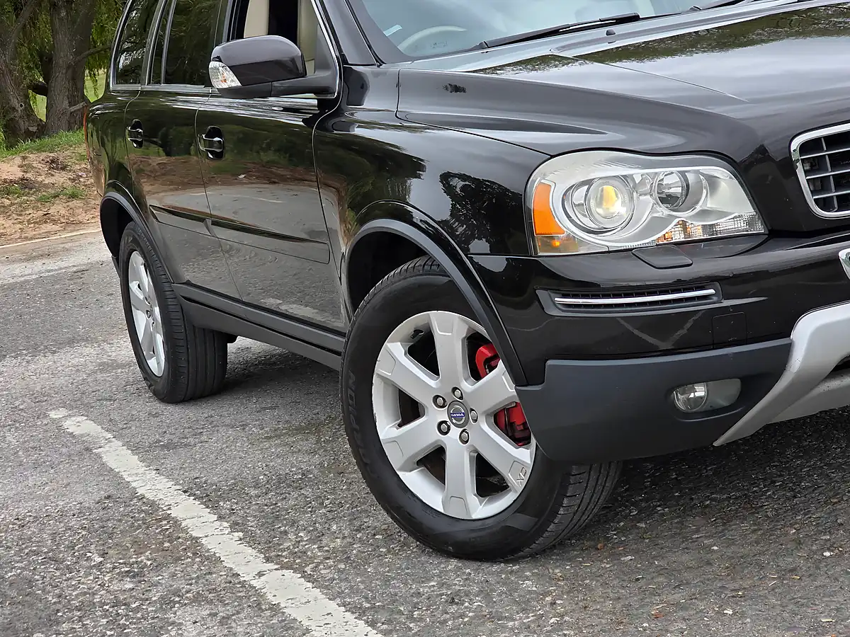 Used 2011 Volvo XC90 Se Lux AWD Black - Interior and Exterior details 19