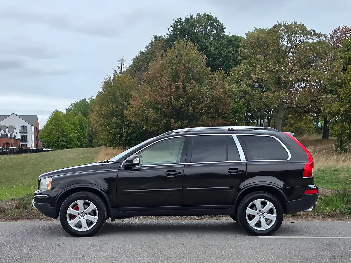 Used 2011 Volvo XC90 Se Lux AWD Black - Interior and Exterior details 4