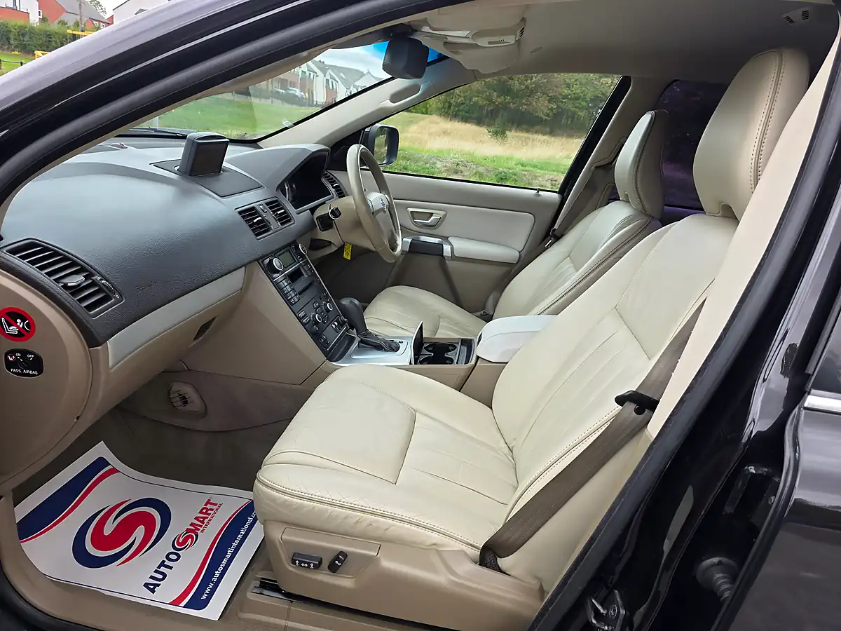 Used 2011 Volvo XC90 Se Lux AWD Black - Interior and Exterior details 9