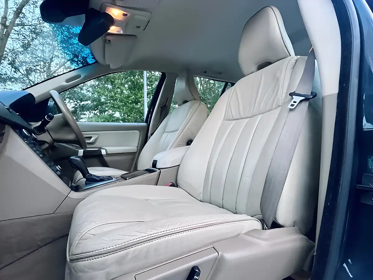 Used 2011 Volvo XC90 Se Lux Grey - Interior and Exterior details 19