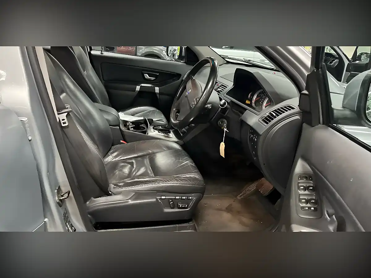 Used 2011 Volvo XC90 Silver - Interior and Exterior details 10