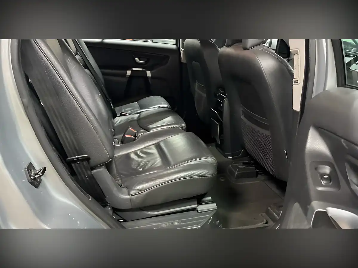 Used 2011 Volvo XC90 Silver - Interior and Exterior details 11