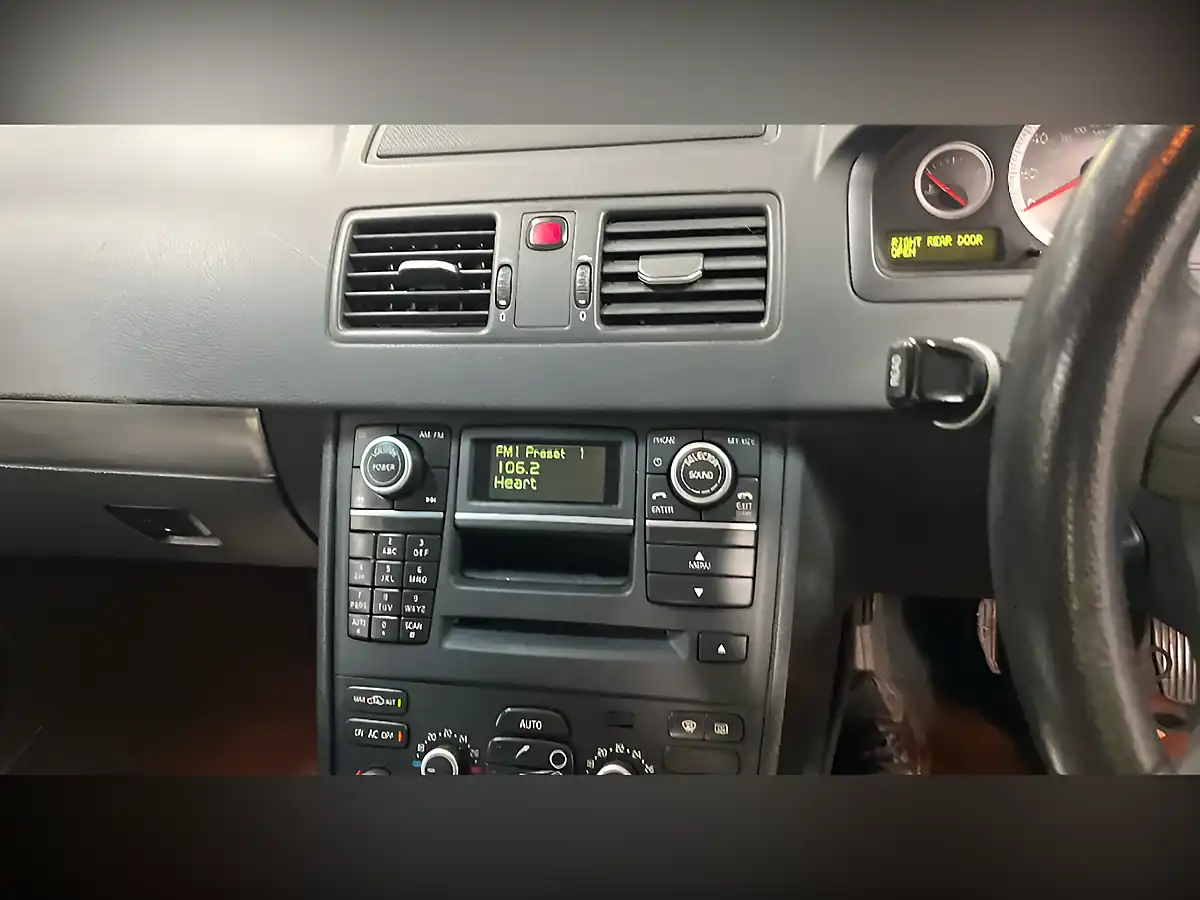 Used 2011 Volvo XC90 Silver - Interior and Exterior details 12