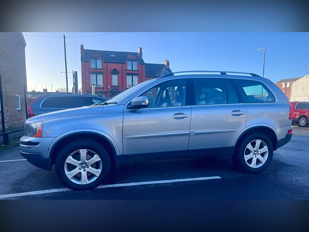 Used 2011 Volvo XC90 Silver - Interior and Exterior details 15
