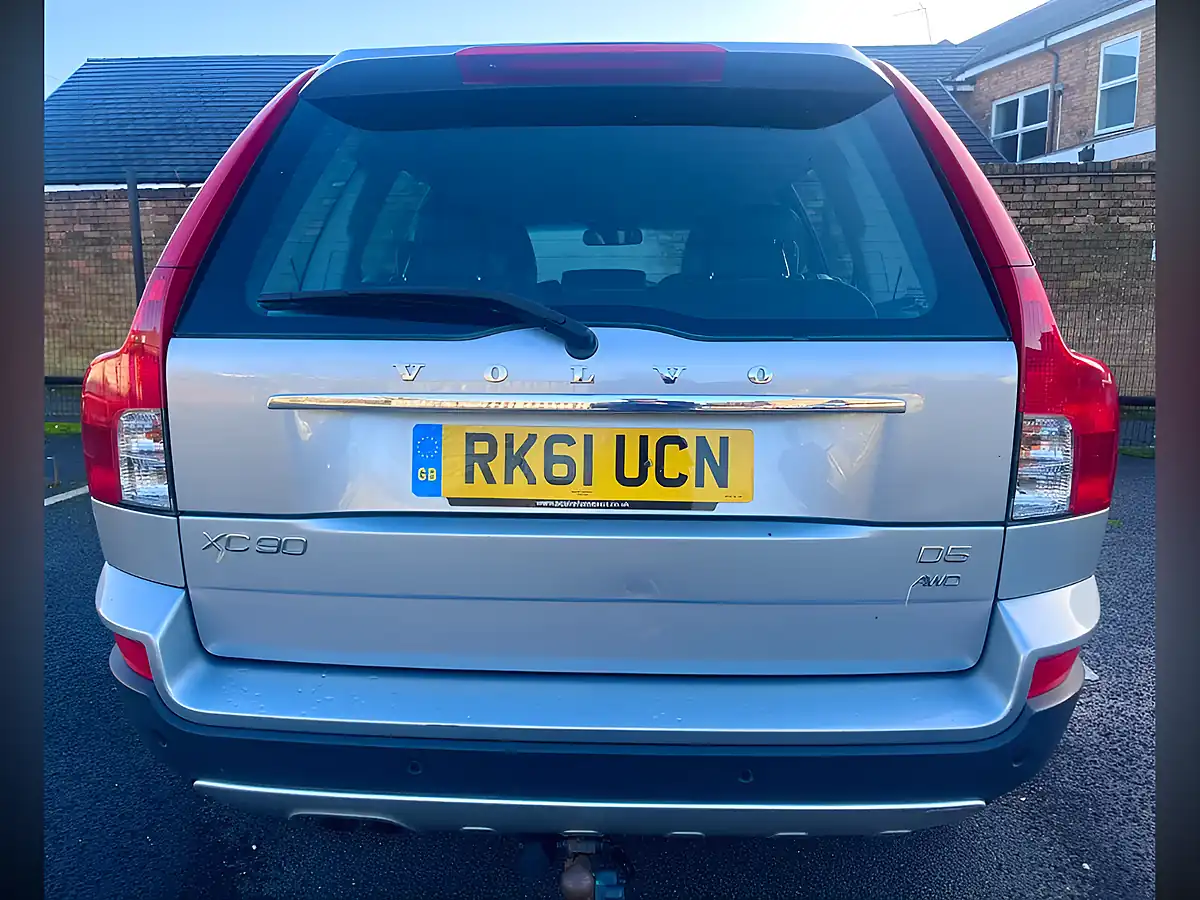 Used 2011 Volvo XC90 Silver - Interior and Exterior details 16