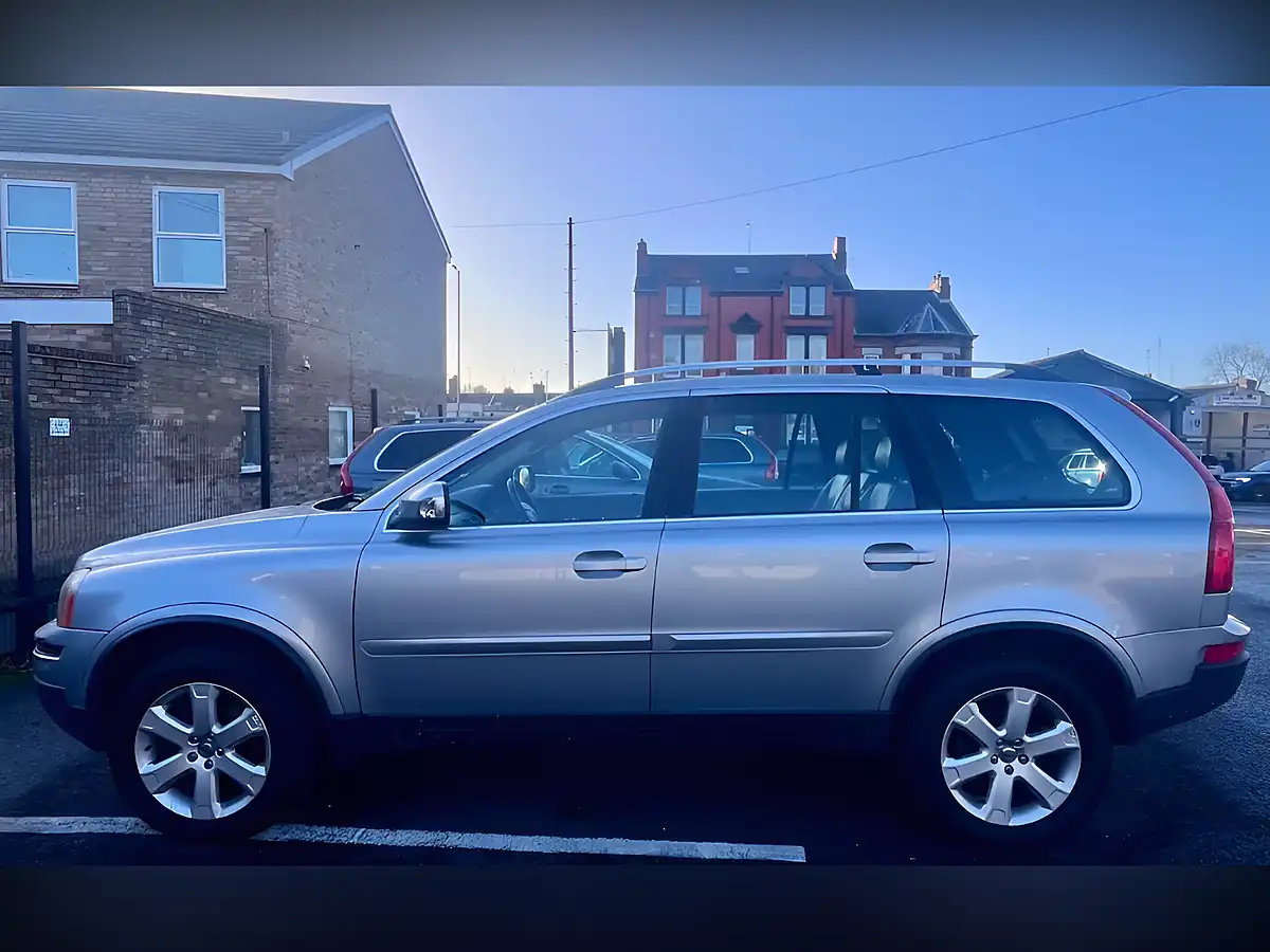 Used 2011 Volvo XC90 Silver - Interior and Exterior details 4