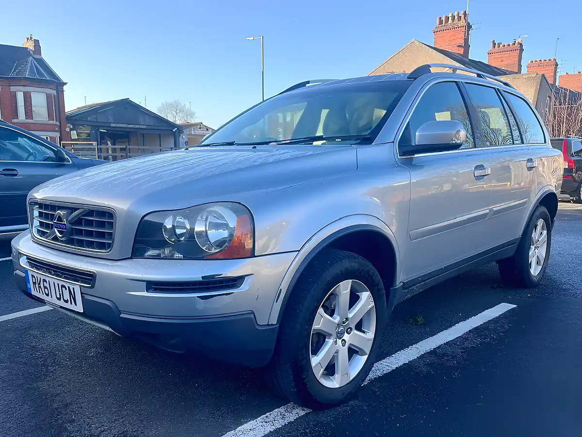 Used 2011 Volvo XC90 Silver - Interior and Exterior details 6