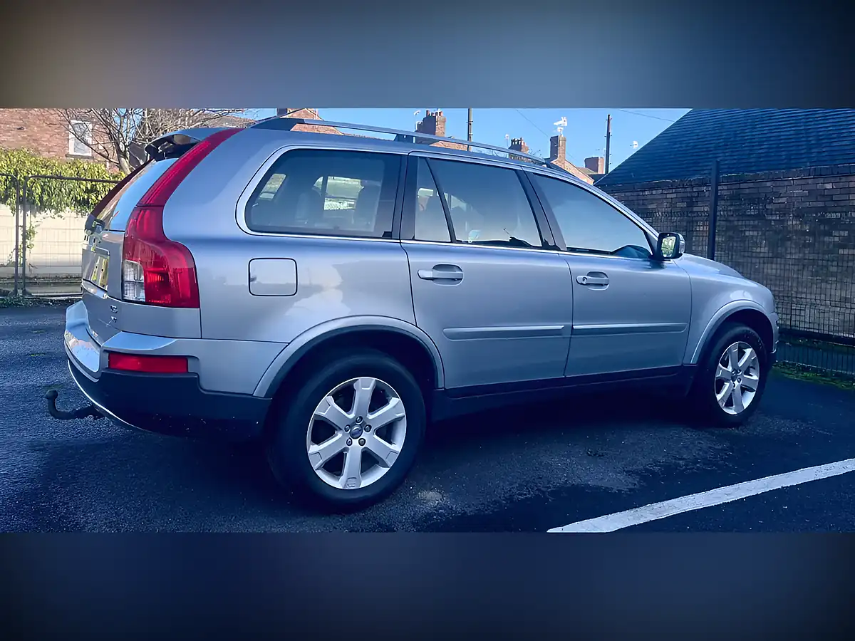 Used 2011 Volvo XC90 Silver - Interior and Exterior details 8