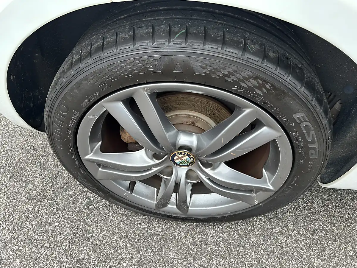 Used 2012 Alfa Romeo Giulietta White - Interior and Exterior details 16