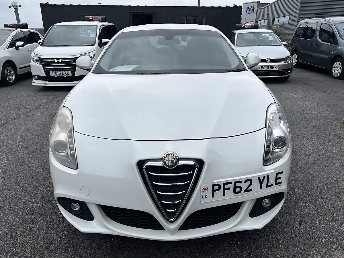 Used 2012 Alfa Romeo Giulietta White - Interior and Exterior details 3