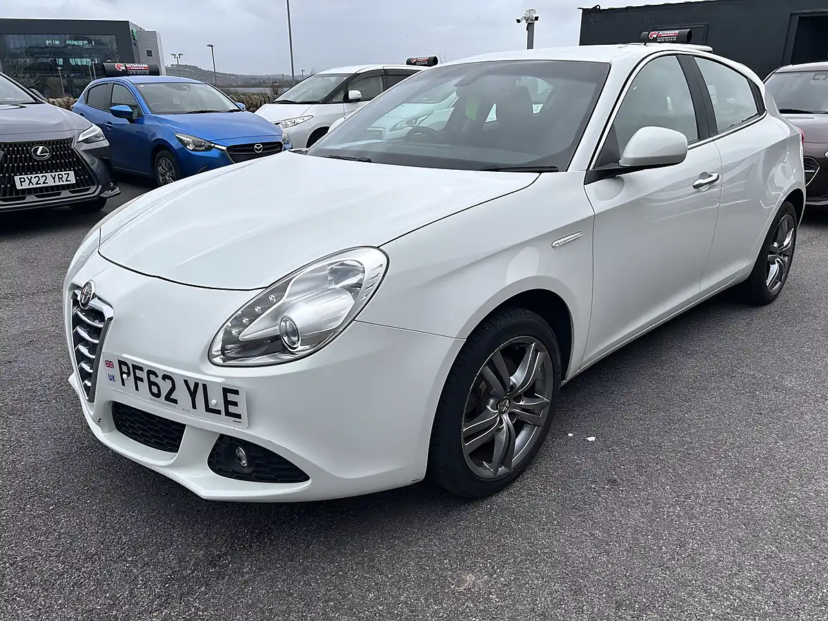 Used 2012 Alfa Romeo Giulietta White - Interior and Exterior details 5