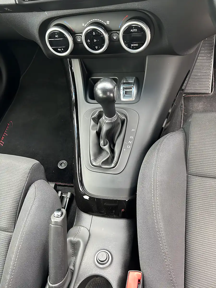 Used 2012 Alfa Romeo Giulietta White - Interior and Exterior details 6