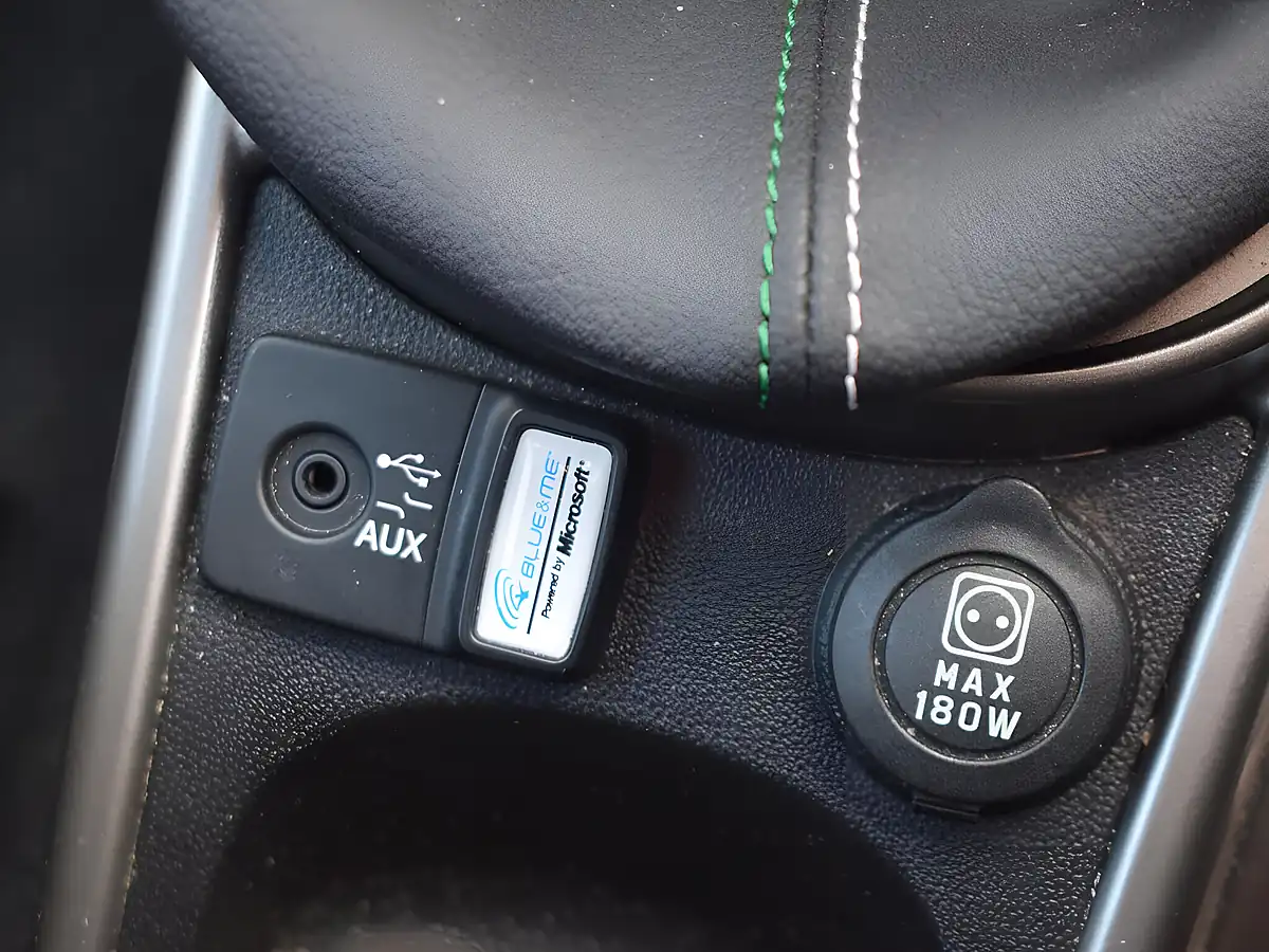 Used 2012 Alfa Romeo Mito Sportiva White - Interior and Exterior details 11