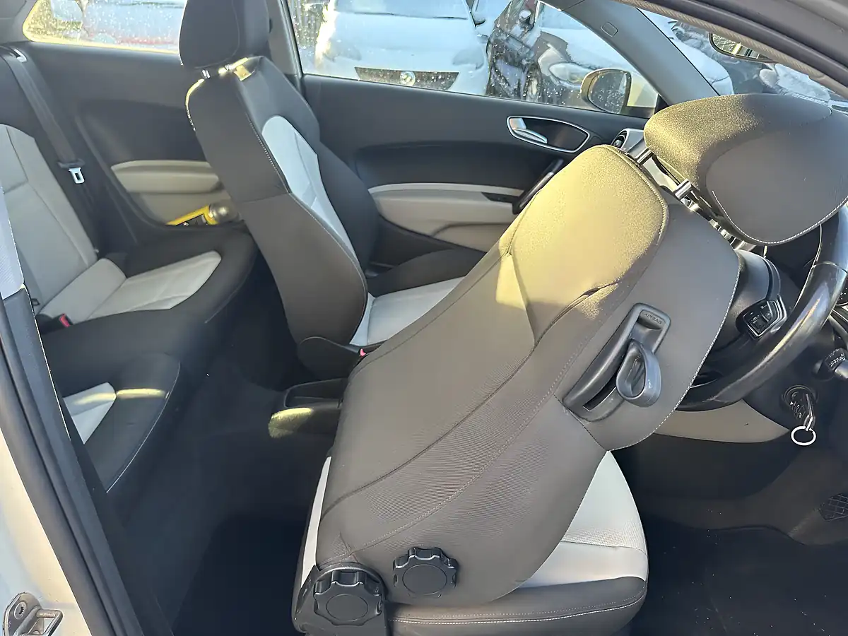 Used 2012 Audi A1 Sport White - Interior and Exterior details 16
