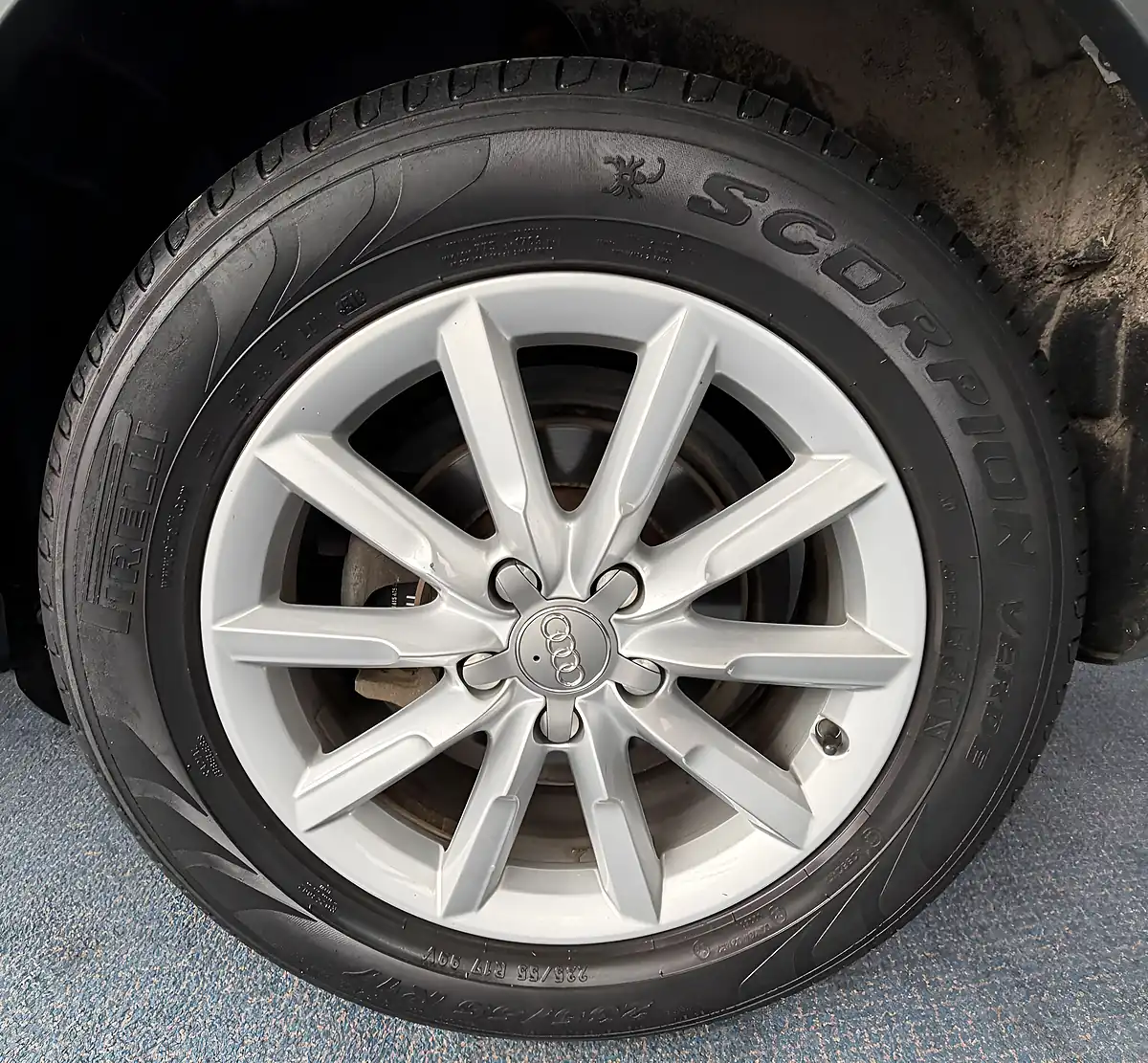 Used 2012 Audi Q3 Se Silver - Interior and Exterior details 16