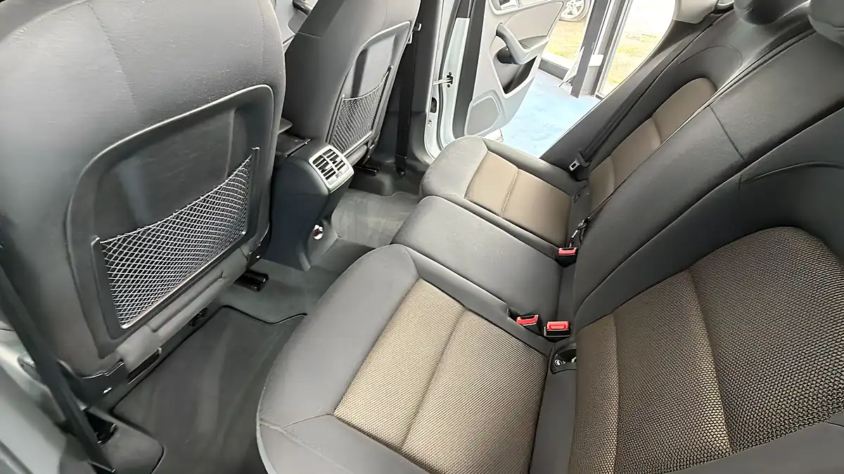 Used 2012 Audi Q3 Se Silver - Interior and Exterior details 17