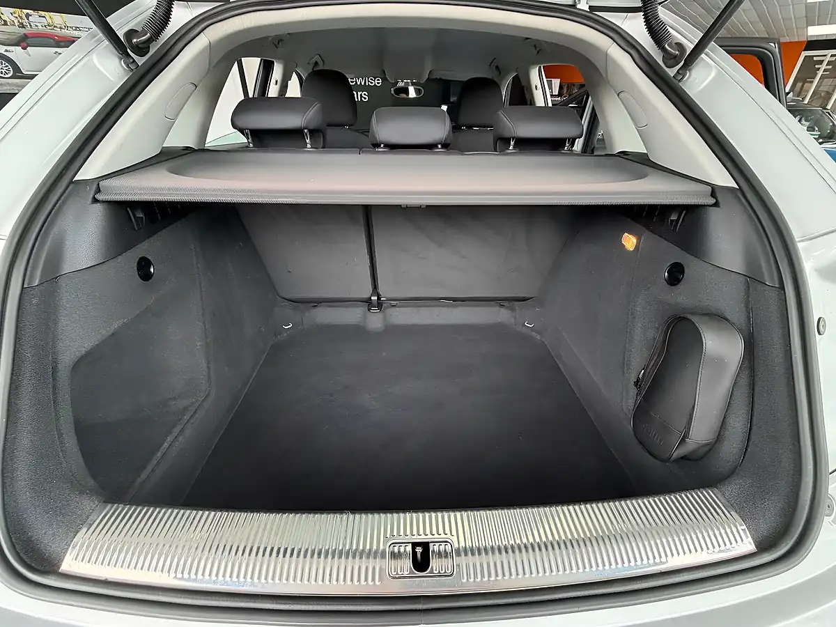 Used 2012 Audi Q3 Se Silver - Interior and Exterior details 9