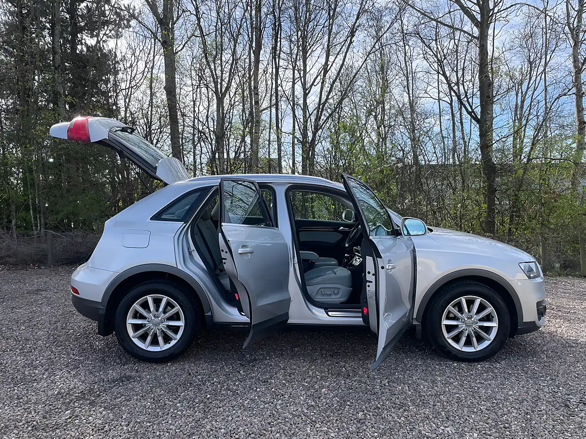 Used 2012 Audi Q3 Se Silver - Interior and Exterior details 7